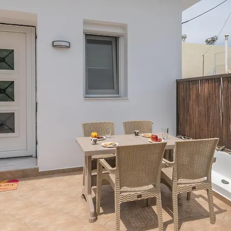 Nisida House Адамас